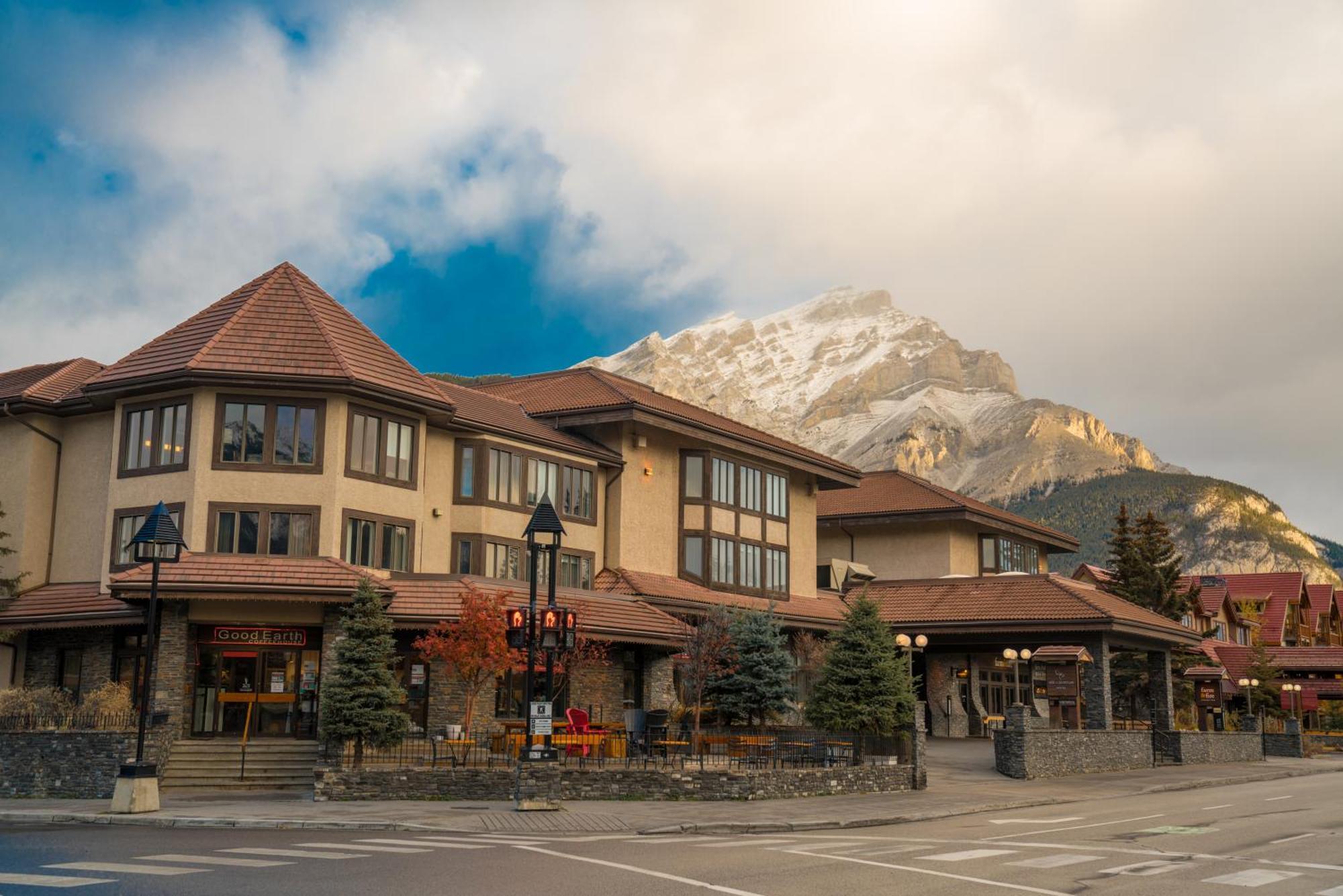 Elk + Avenue Hotel Banff Exterior photo