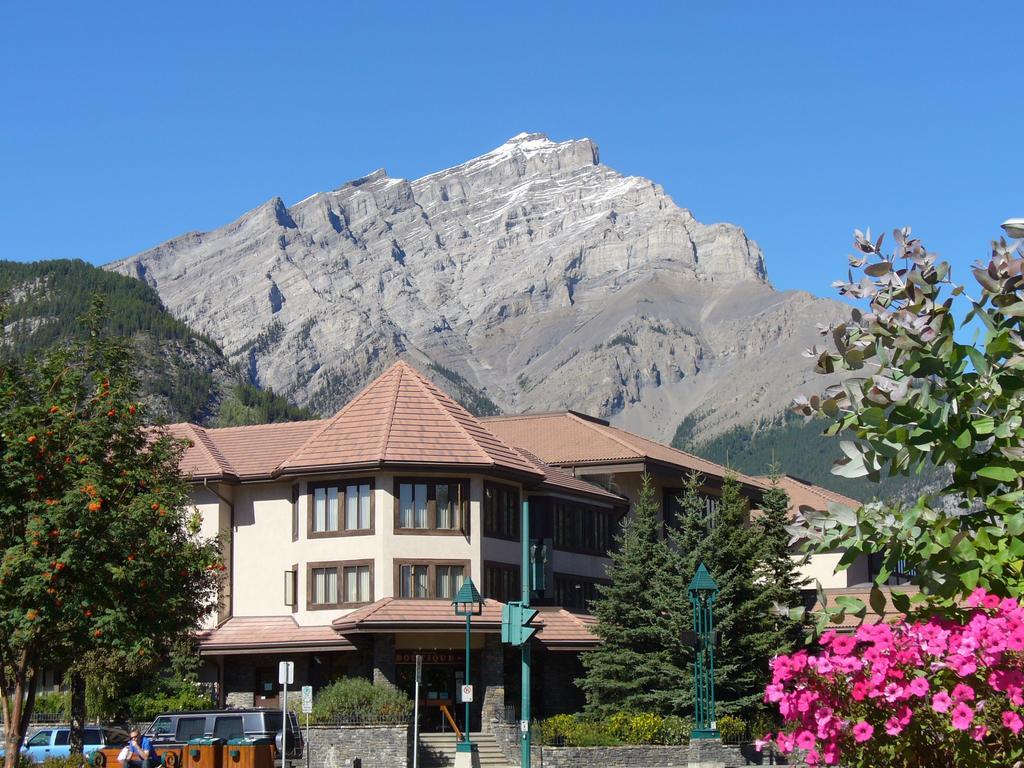 Elk + Avenue Hotel Banff Exterior photo